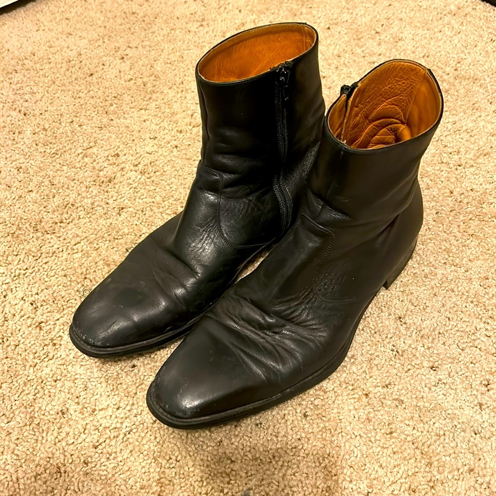 Magnanni Leather Boot. Made in Spain. Good condition.
